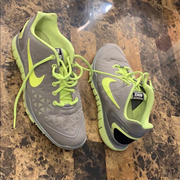 Nike Grey & Lime Green Running Shoes - Picture 7 of 8